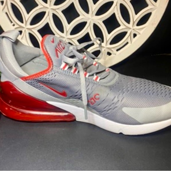Men’s Nike Air Max 270 Gray‎ and Red Shoes - Picture 7 of 9